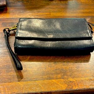 Wristlet wallet